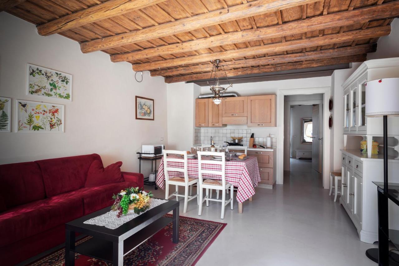 Corte Dei Soavi Suites - Apartments โซอาวี ภายนอก รูปภาพ