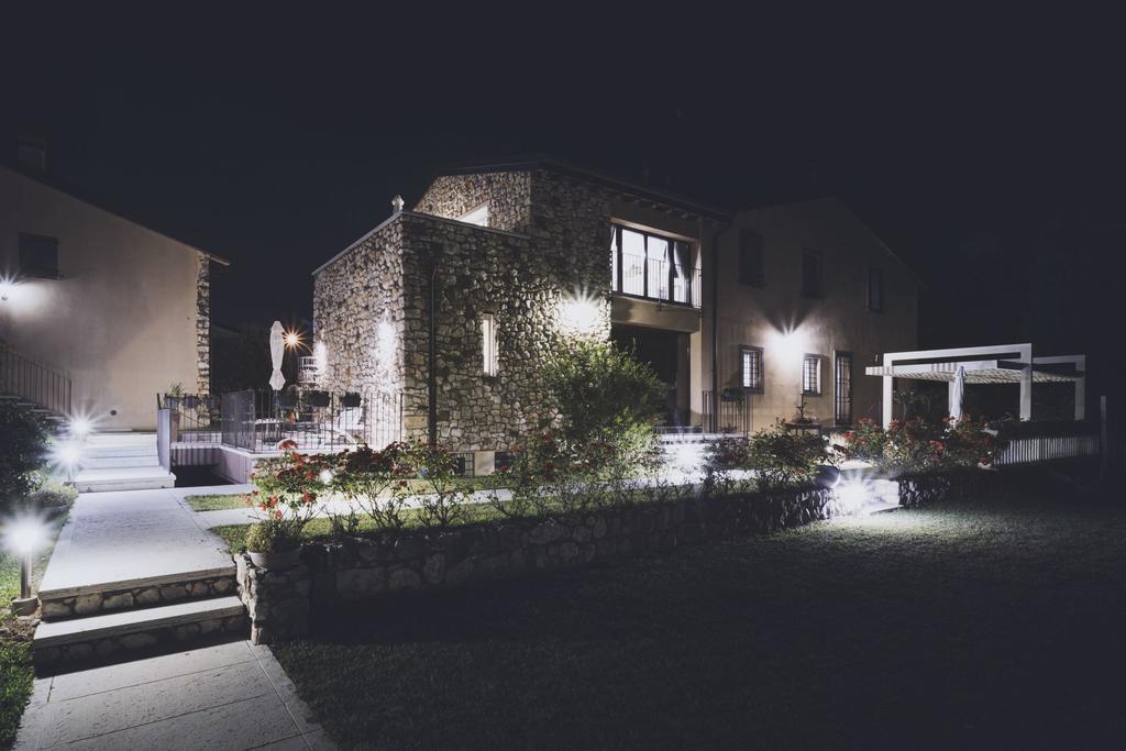 Corte Dei Soavi Suites - Apartments โซอาวี ภายนอก รูปภาพ
